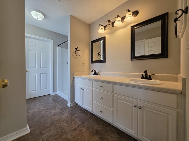 Building Photo - 2295 Heritage Cir