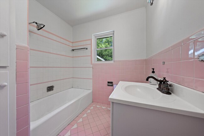 Building Photo - 1213 N 63rd St