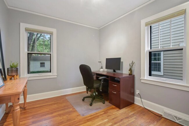 Building Photo - 4250 20th Ave S