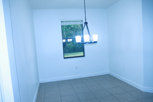 Building Photo - 7907 Hampton Lake Dr