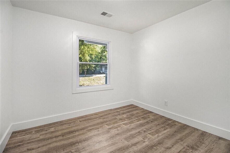 Building Photo - 1317 Redford Dr SE
