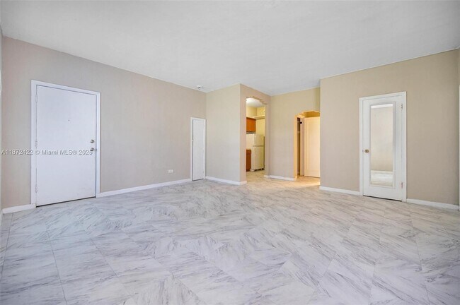 Building Photo - 825 Alton Rd