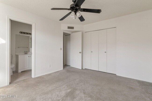Building Photo - 6611 W Kingston Ln