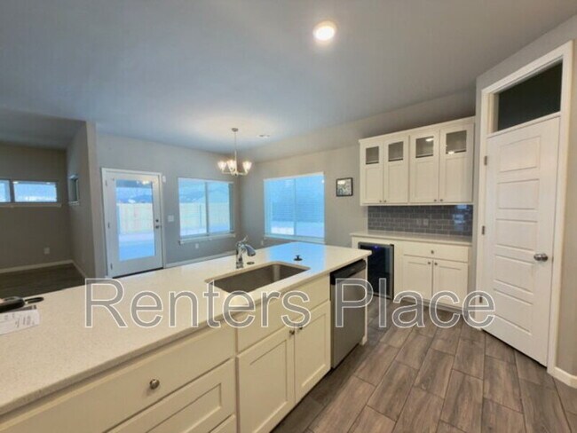 Building Photo - 13936 S Ironwood Pl