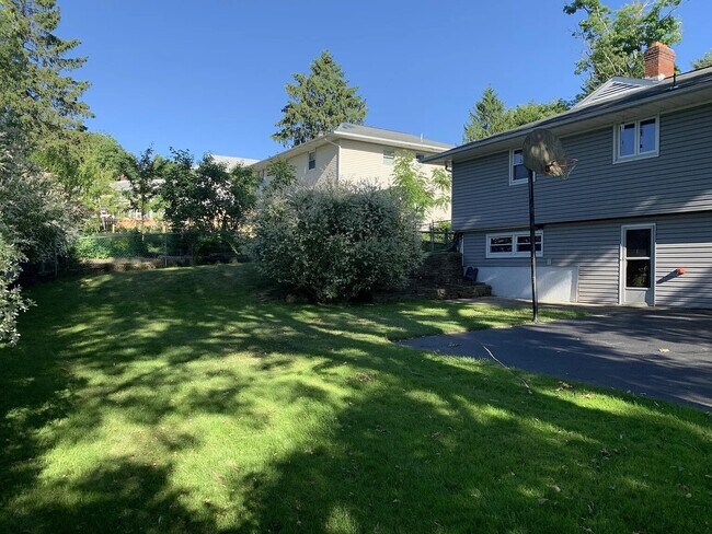 Building Photo - 3137 Belmont Ave