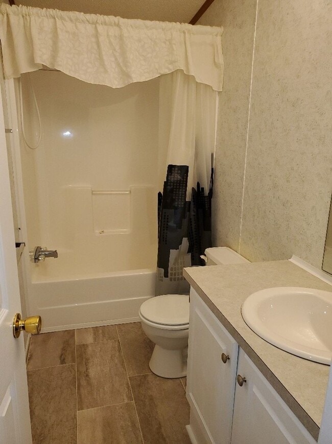 Building Photo - Charm & Commuter Convenience – 3BR/2BA Outside City Limits