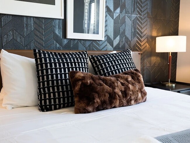 Building Photo - 303 31st Ave N