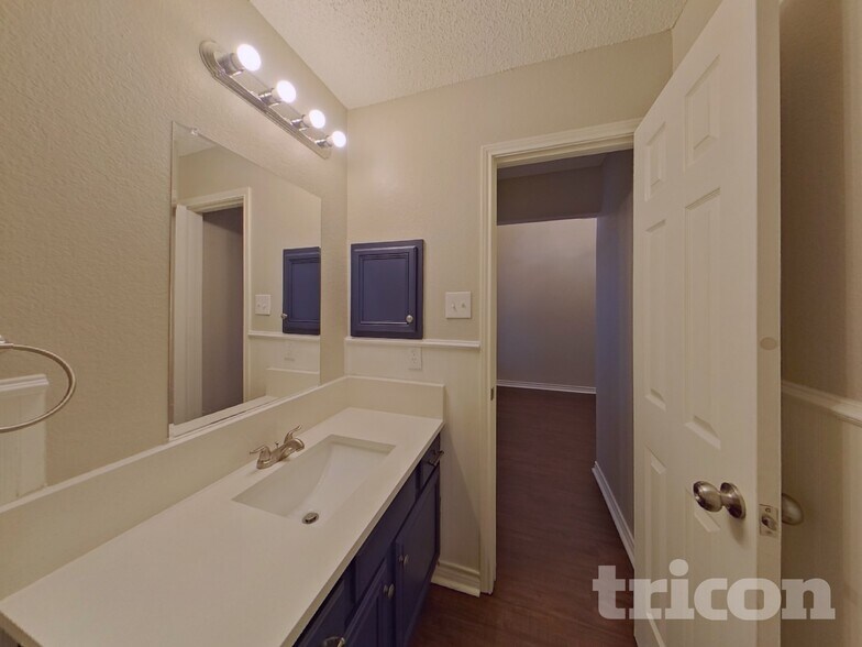 Building Photo - 6910 Montego Dr