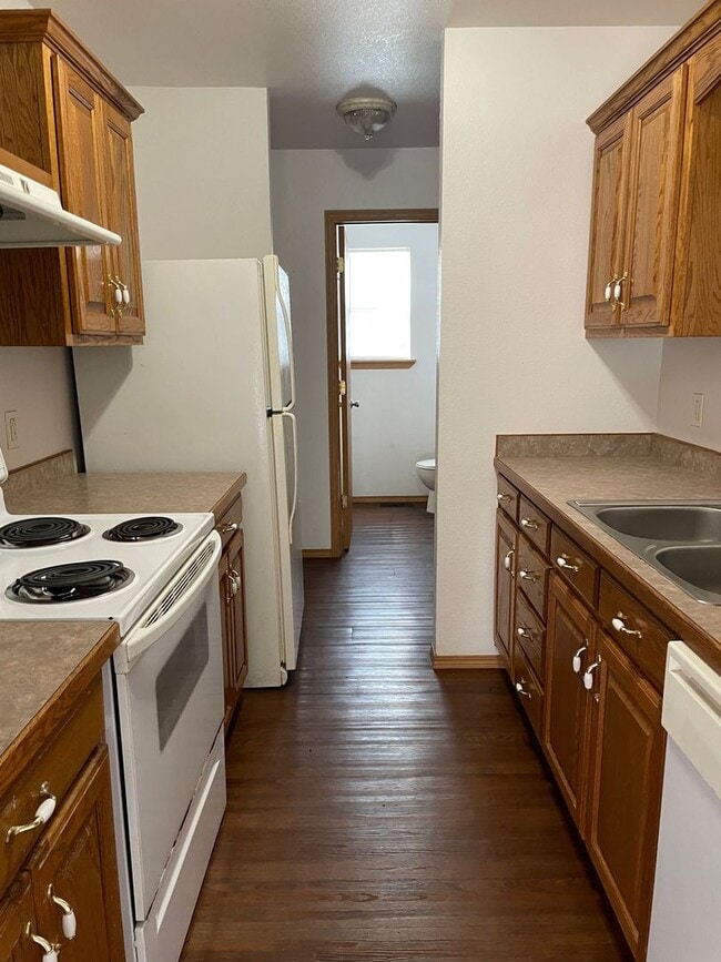 Building Photo - COMING SOON: 2 Bedroom 1 Bathroom Ground f...