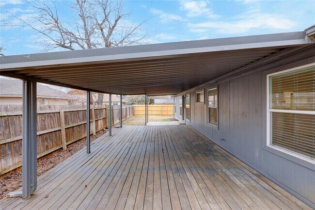 Building Photo - 602 Firethorn Ln
