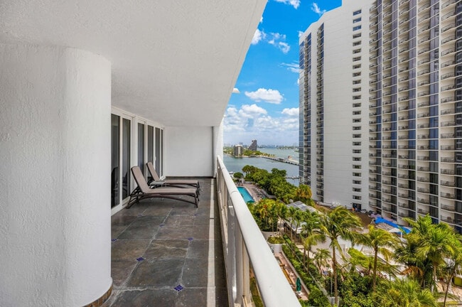 Building Photo - 1717 N Bayshore Dr