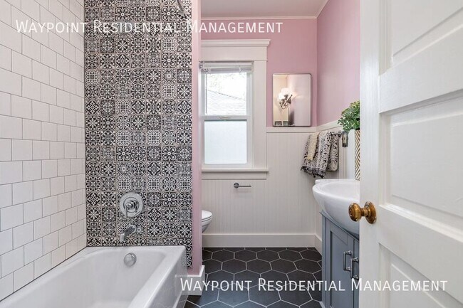 Building Photo - 1516 N 21st St