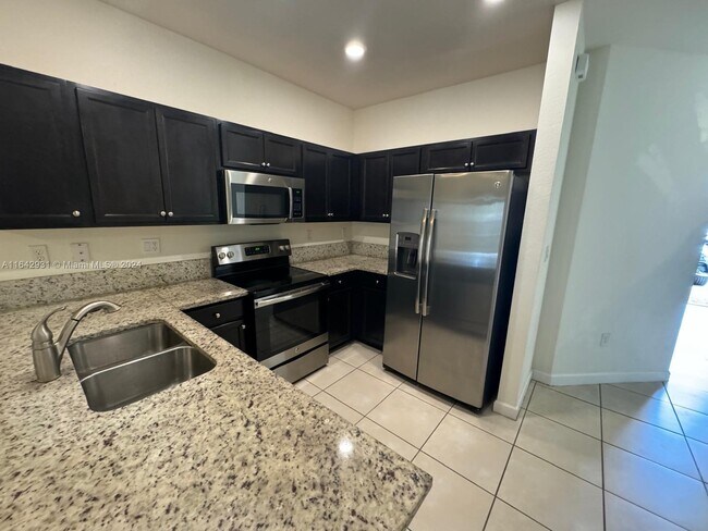 Building Photo - 25371 SW 115 Ct