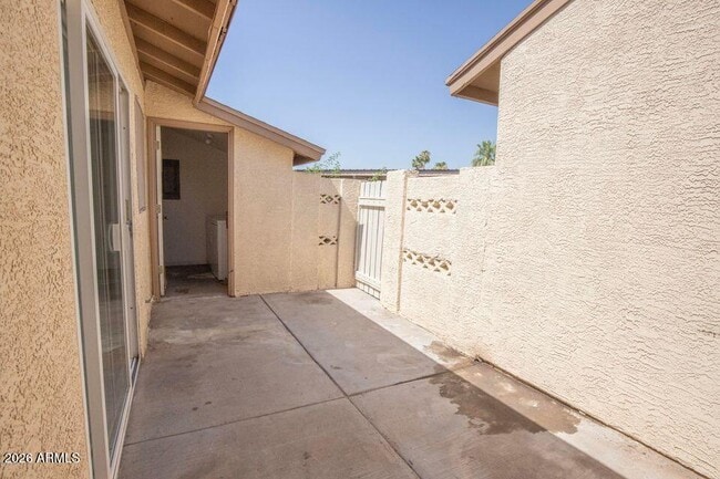 Building Photo - 2642 E Orange St.