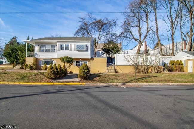 Building Photo - 301 Riverview Rd