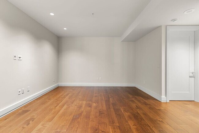 Building Photo - 311 NW 12th Ave