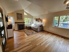 Building Photo - 808 Jones Dr