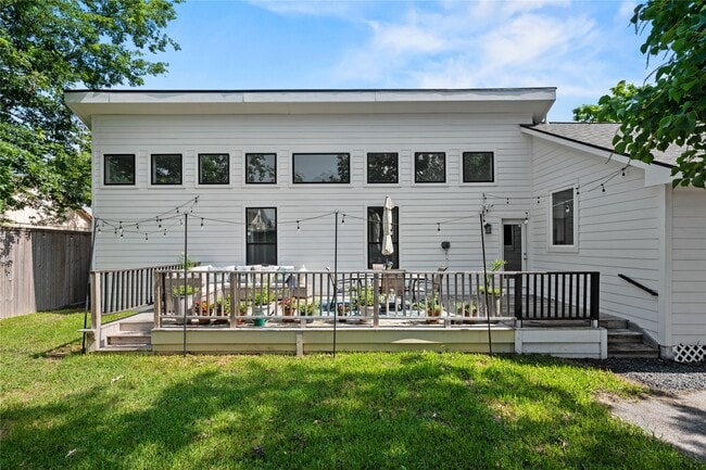 Building Photo - 3211 Cochran St