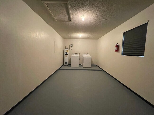 Building Photo - 342 Oak Track