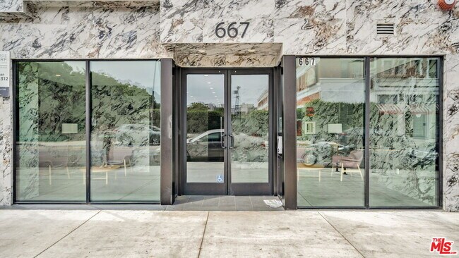 Building Photo - 667 Wilton Pl