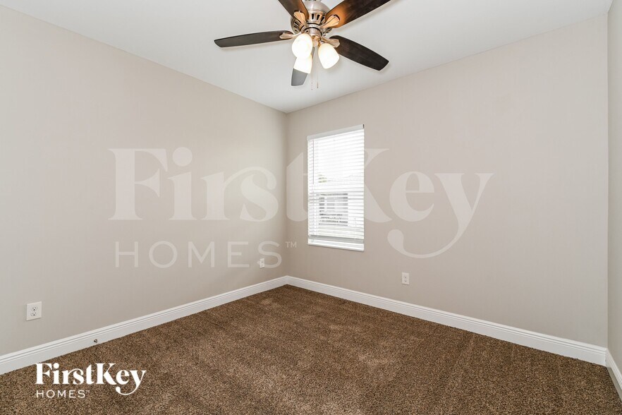 Building Photo - 631 SW 27th Terrace