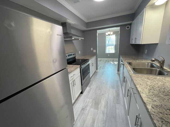 Building Photo - For Lease - 3 BR|2 BA Near Tyndall Air For...