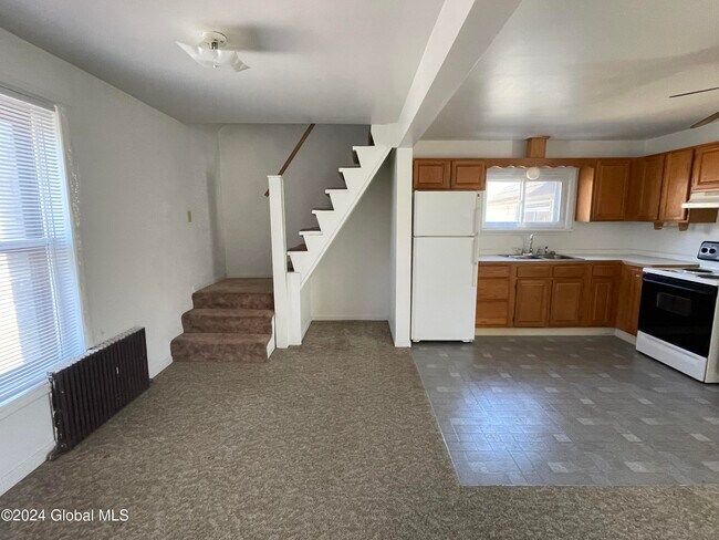 Building Photo - 524 Maple Ave