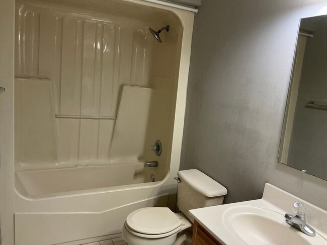 Building Photo - 1414 Jane St