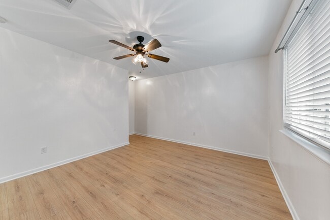 Building Photo - 701 Rosedale St