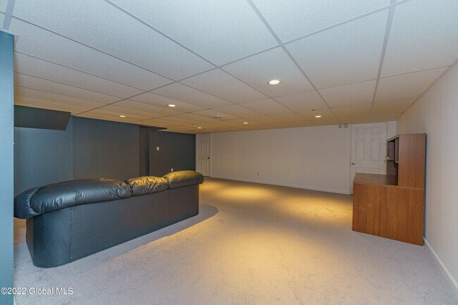 Building Photo - 502 Valley Pointe Dr