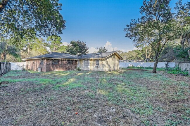 Building Photo - 3312 Pickwick Dr S