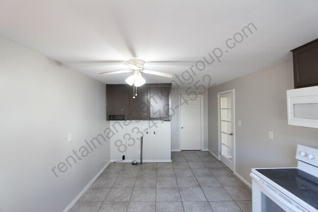 Building Photo - 448 20th Ave S