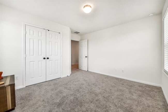 Building Photo - 712 Imperial Lp