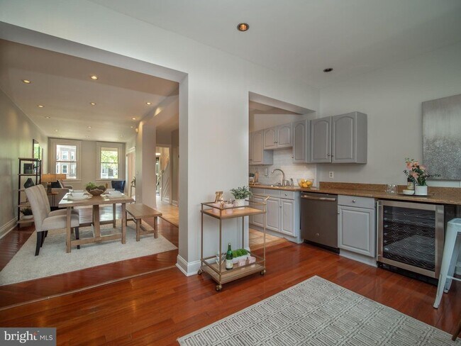 Building Photo - 905 K St NE