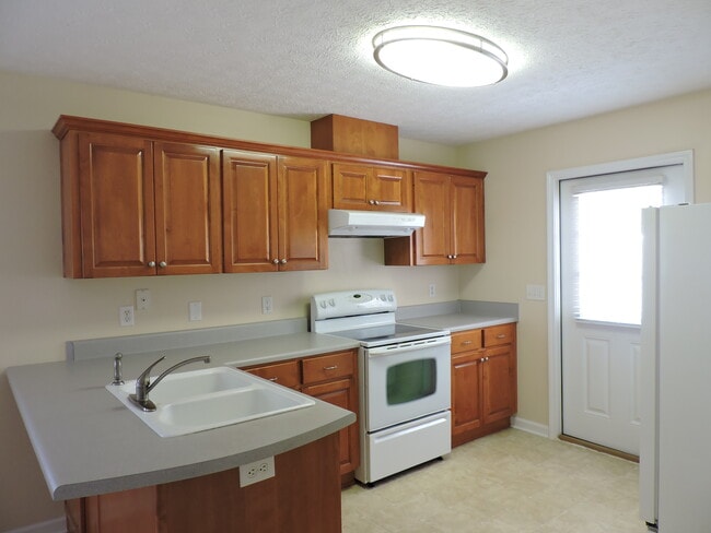 Building Photo - 121 Half Acre Ln