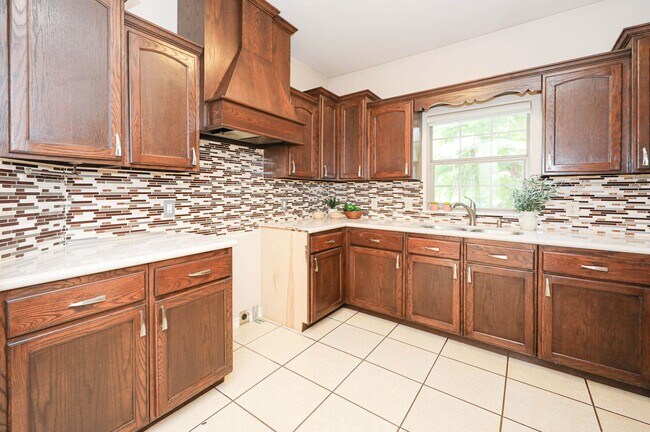 Building Photo - 402 Cayman Ct