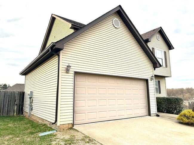 Building Photo - Price Improvement + Move-In Special Availa...