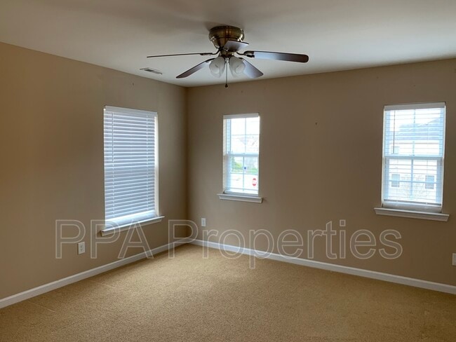 Building Photo - 400 Regulators Way
