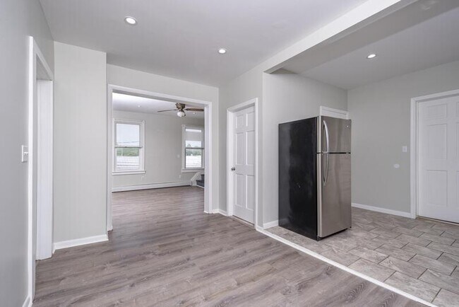 Building Photo - 338 Saratoga St