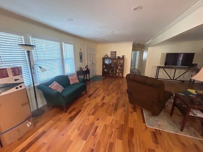 Building Photo - 3220 Woodsen Cir