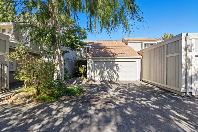 Primary Photo - 209 Valley Oak Plaza