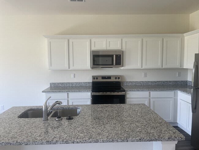 Building Photo - 349 Sporting Dr