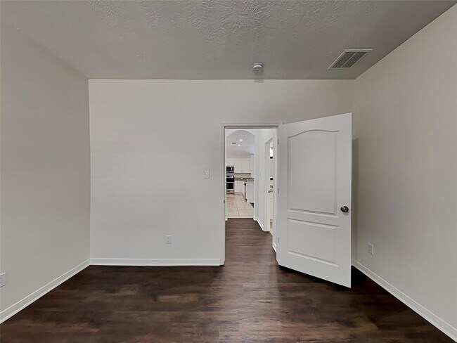 Building Photo - 30022 Saw Oaks Dr