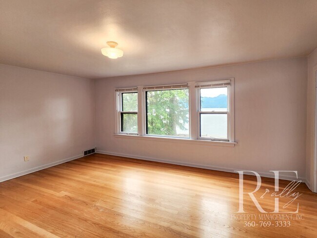 Building Photo - Waterfront Tudor | Private, Vintage Charm with Casita