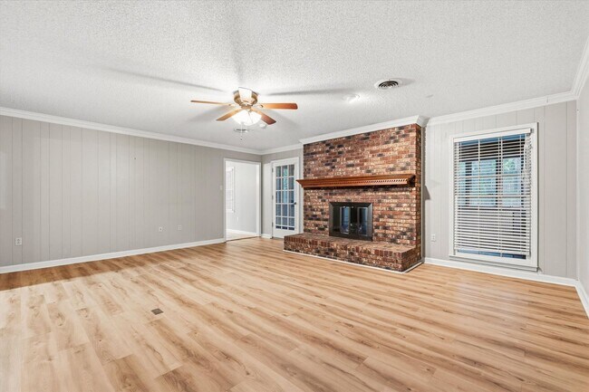 Building Photo - 4-BED, 2-BATH ALL-BRICK HOME NEAR JONESBORO COUNTRY CLUB!