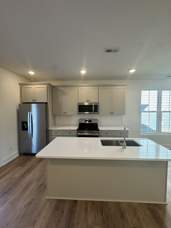 Building Photo - 701 Martin St