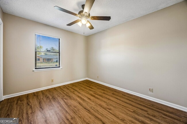 Building Photo - 132 N Woodvalley Dr