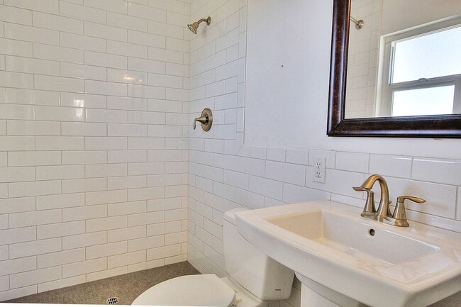 Building Photo - 6694 Del Playa Dr