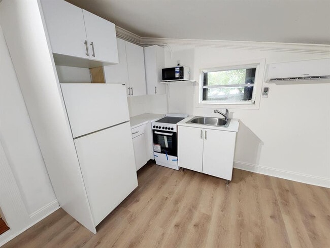 Building Photo - 701 SW 68th Terrace