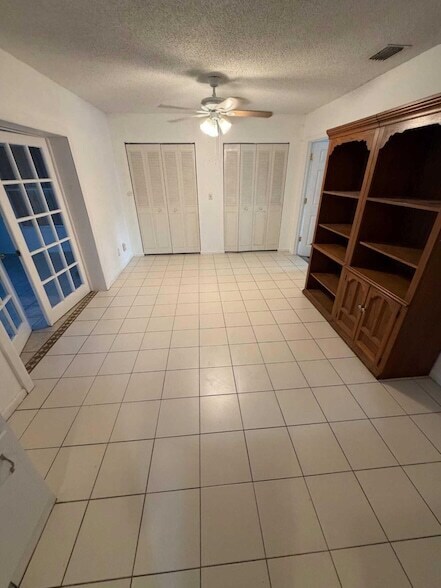 Building Photo - 1197 SW Heather St